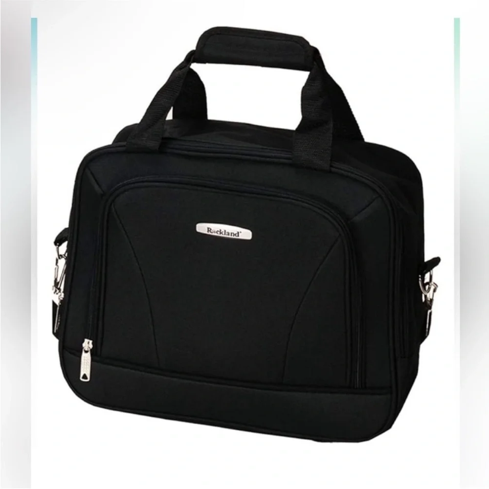 Black Travel Bag with Durable Fabric and Sleek Design